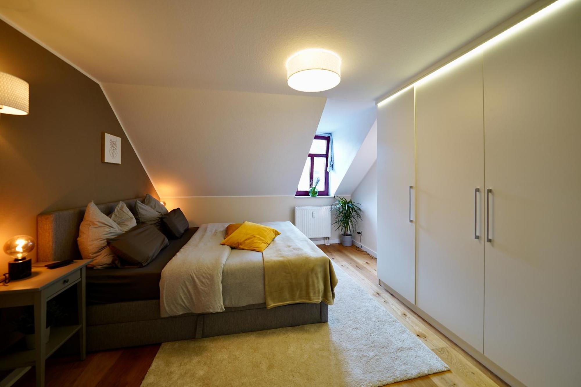 Edler Wohnraum Noble Stadtoase Mit Boxspringbett, Kaffeevollautomat & Parkplatz ซวิคเคา ภายนอก รูปภาพ