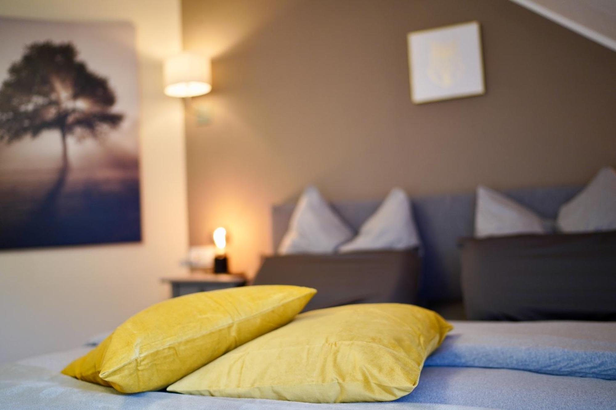 Edler Wohnraum Noble Stadtoase Mit Boxspringbett, Kaffeevollautomat & Parkplatz ซวิคเคา ภายนอก รูปภาพ
