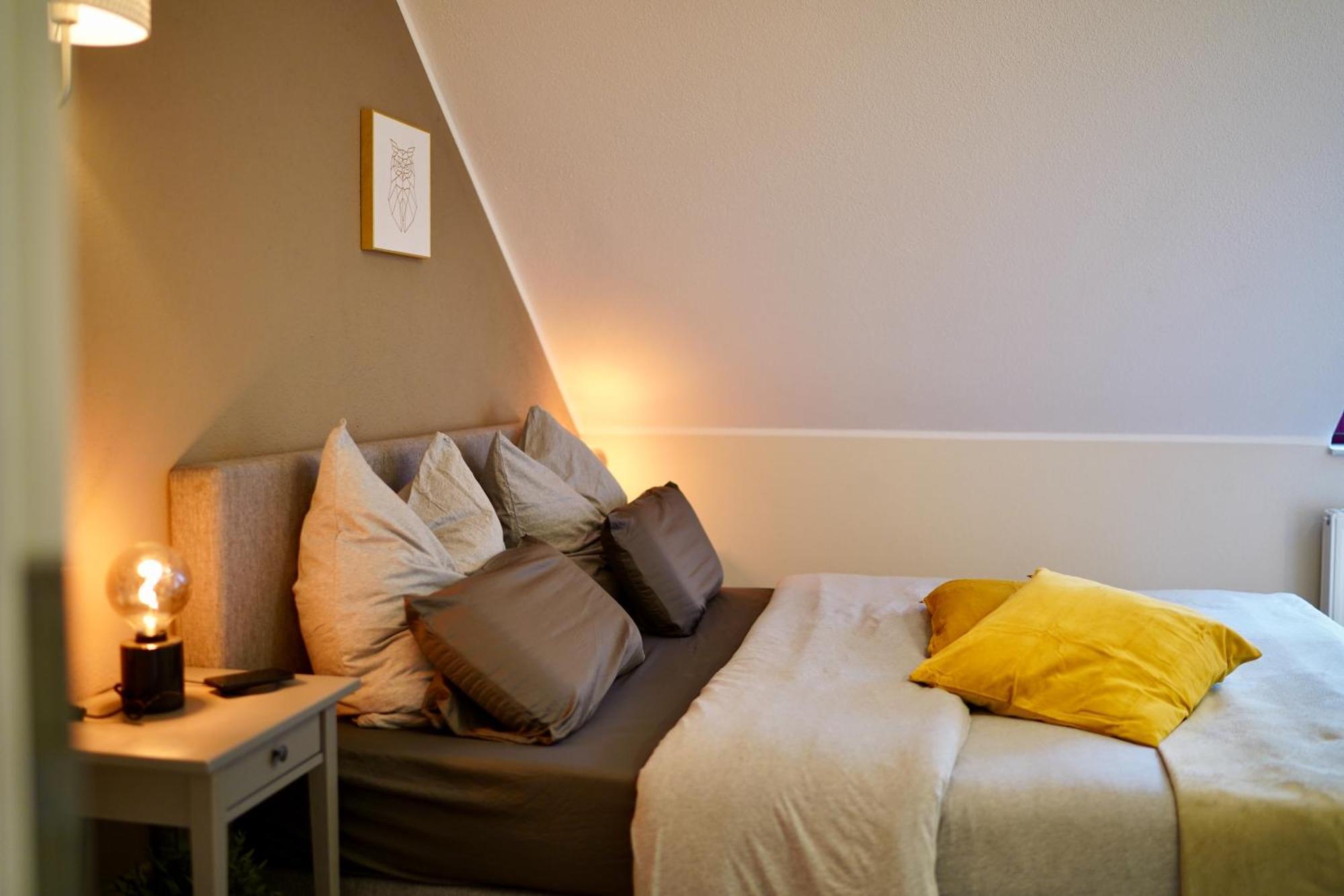 Edler Wohnraum Noble Stadtoase Mit Boxspringbett, Kaffeevollautomat & Parkplatz ซวิคเคา ภายนอก รูปภาพ