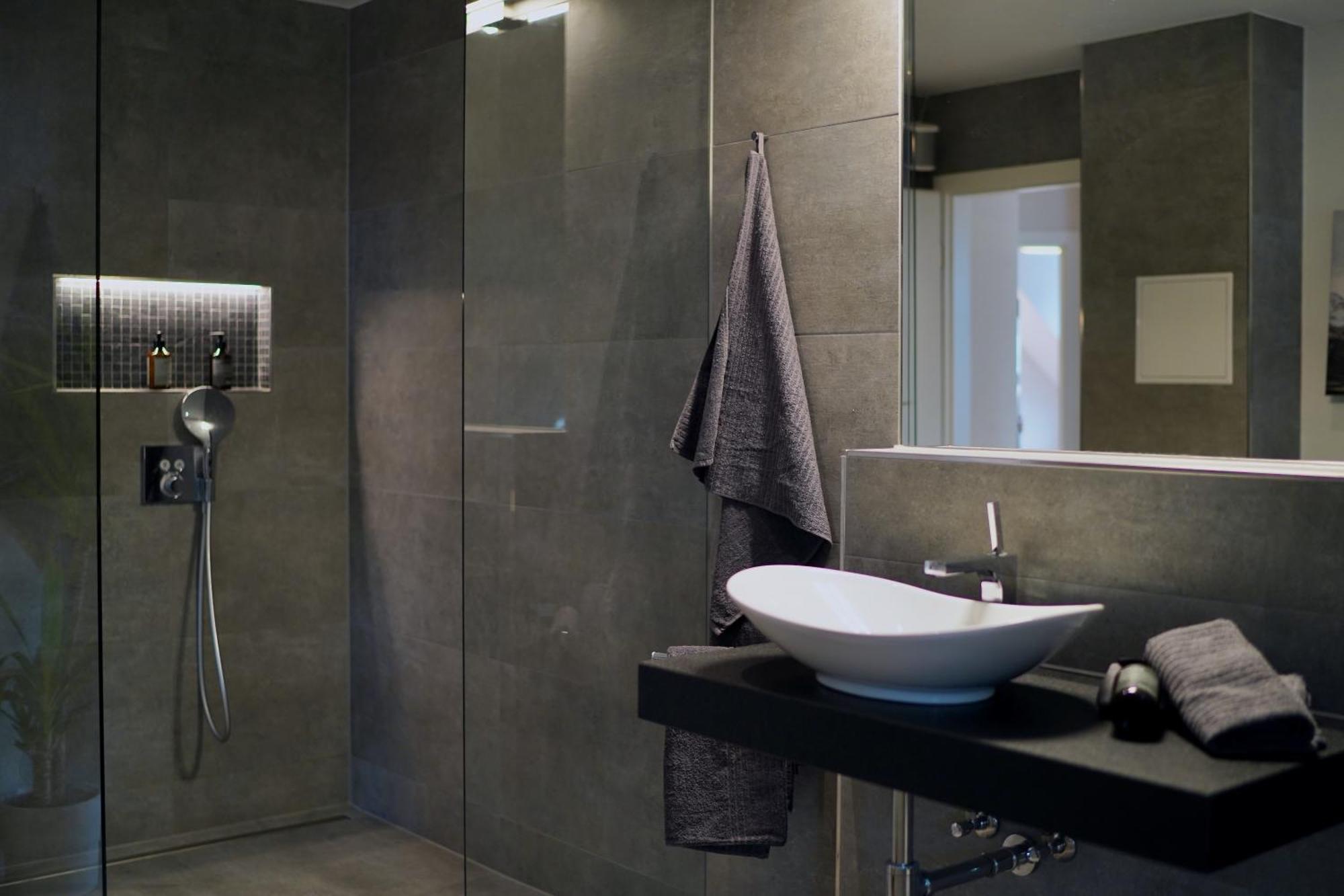 Edler Wohnraum Noble Stadtoase Mit Boxspringbett, Kaffeevollautomat & Parkplatz ซวิคเคา ภายนอก รูปภาพ