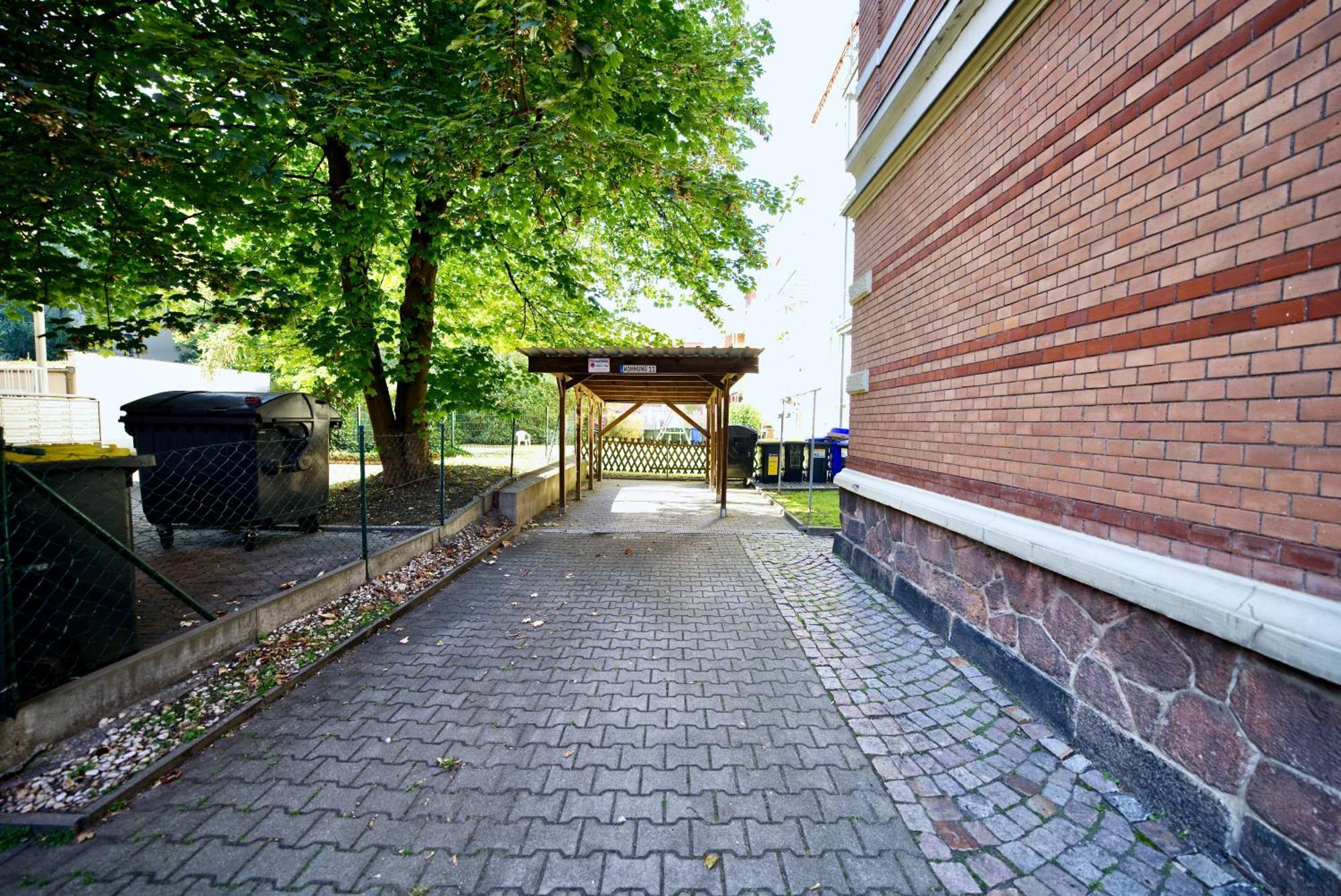 Edler Wohnraum Noble Stadtoase Mit Boxspringbett, Kaffeevollautomat & Parkplatz ซวิคเคา ภายนอก รูปภาพ