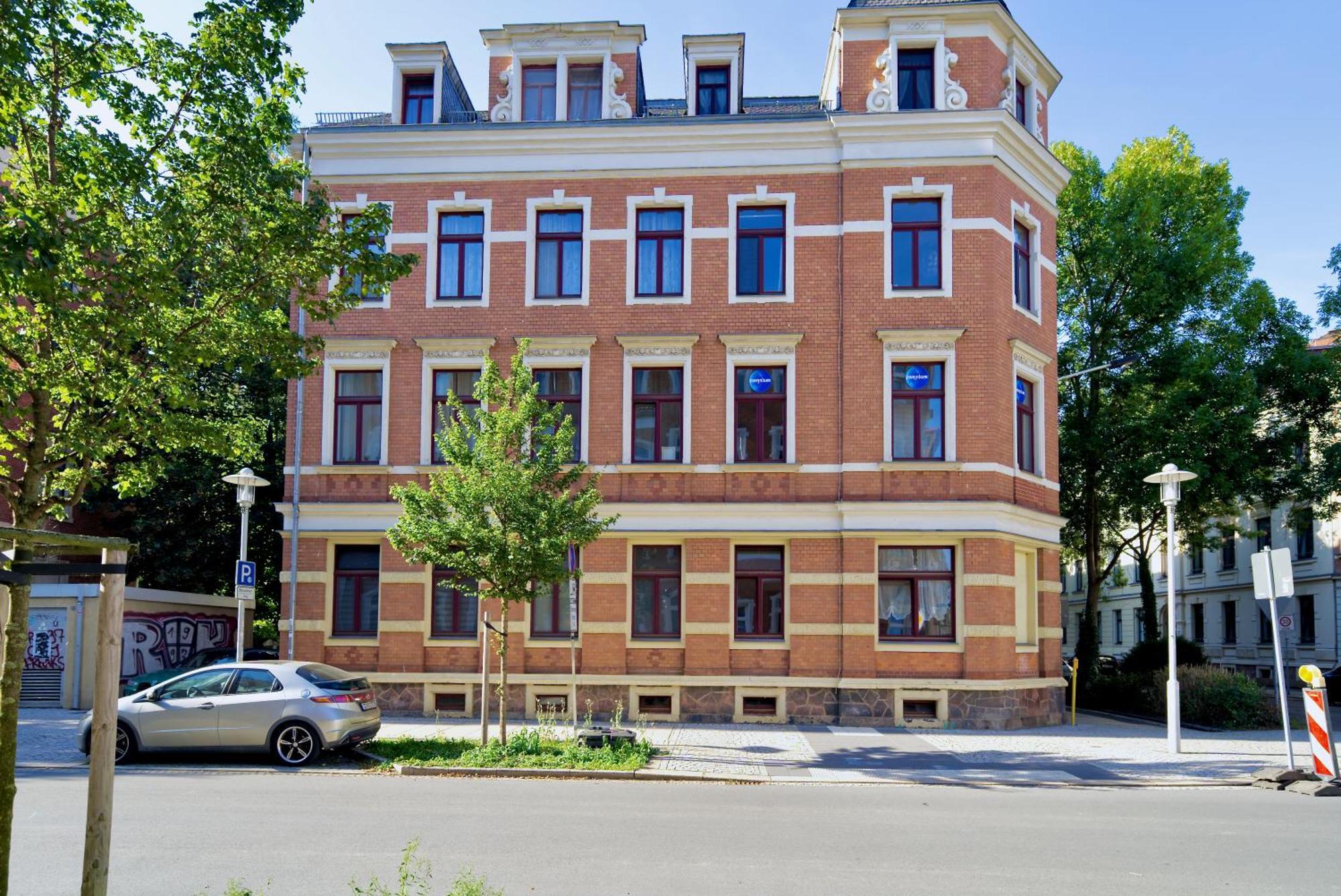 Edler Wohnraum Noble Stadtoase Mit Boxspringbett, Kaffeevollautomat & Parkplatz ซวิคเคา ภายนอก รูปภาพ