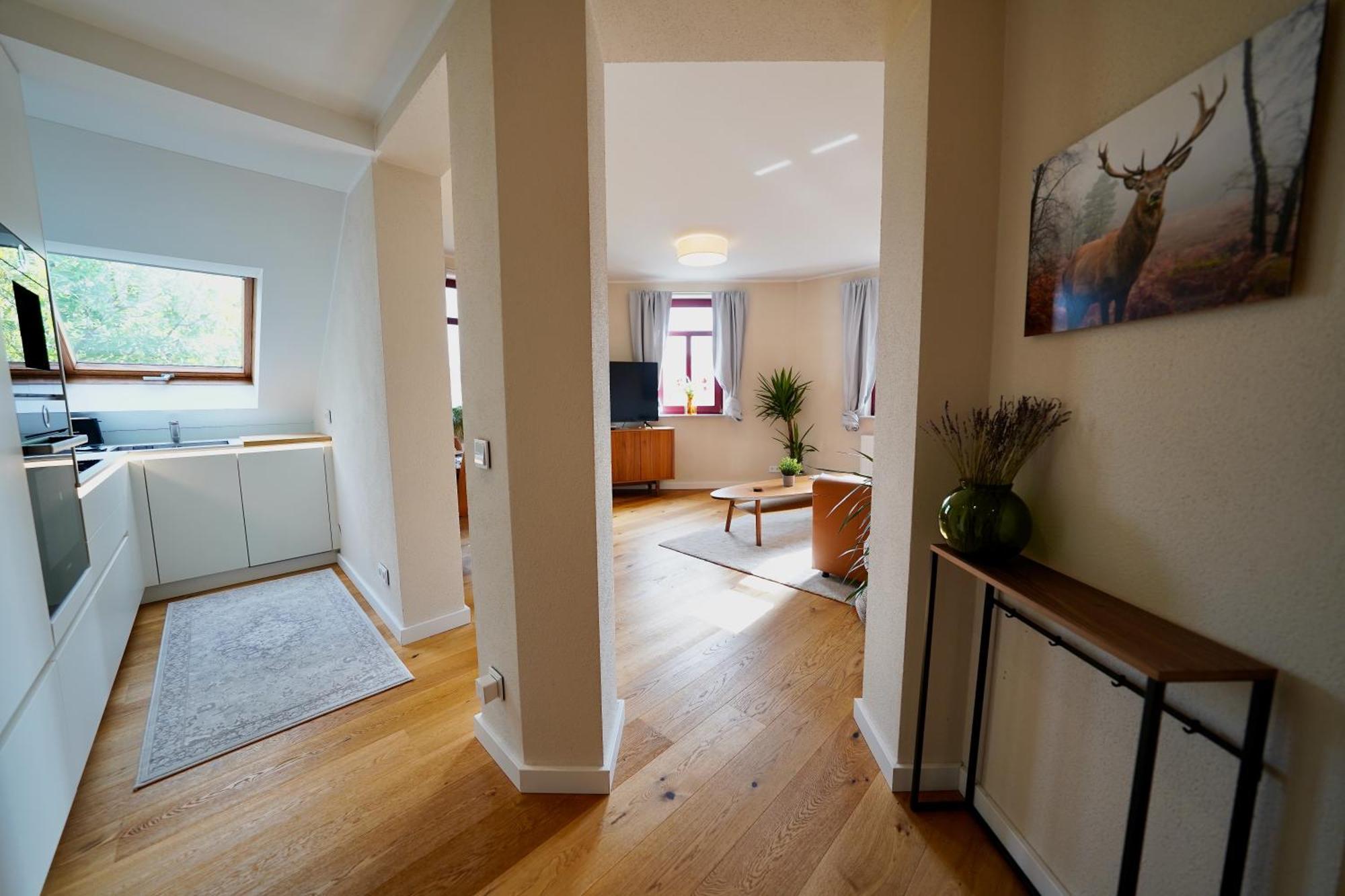 Edler Wohnraum Noble Stadtoase Mit Boxspringbett, Kaffeevollautomat & Parkplatz ซวิคเคา ภายนอก รูปภาพ