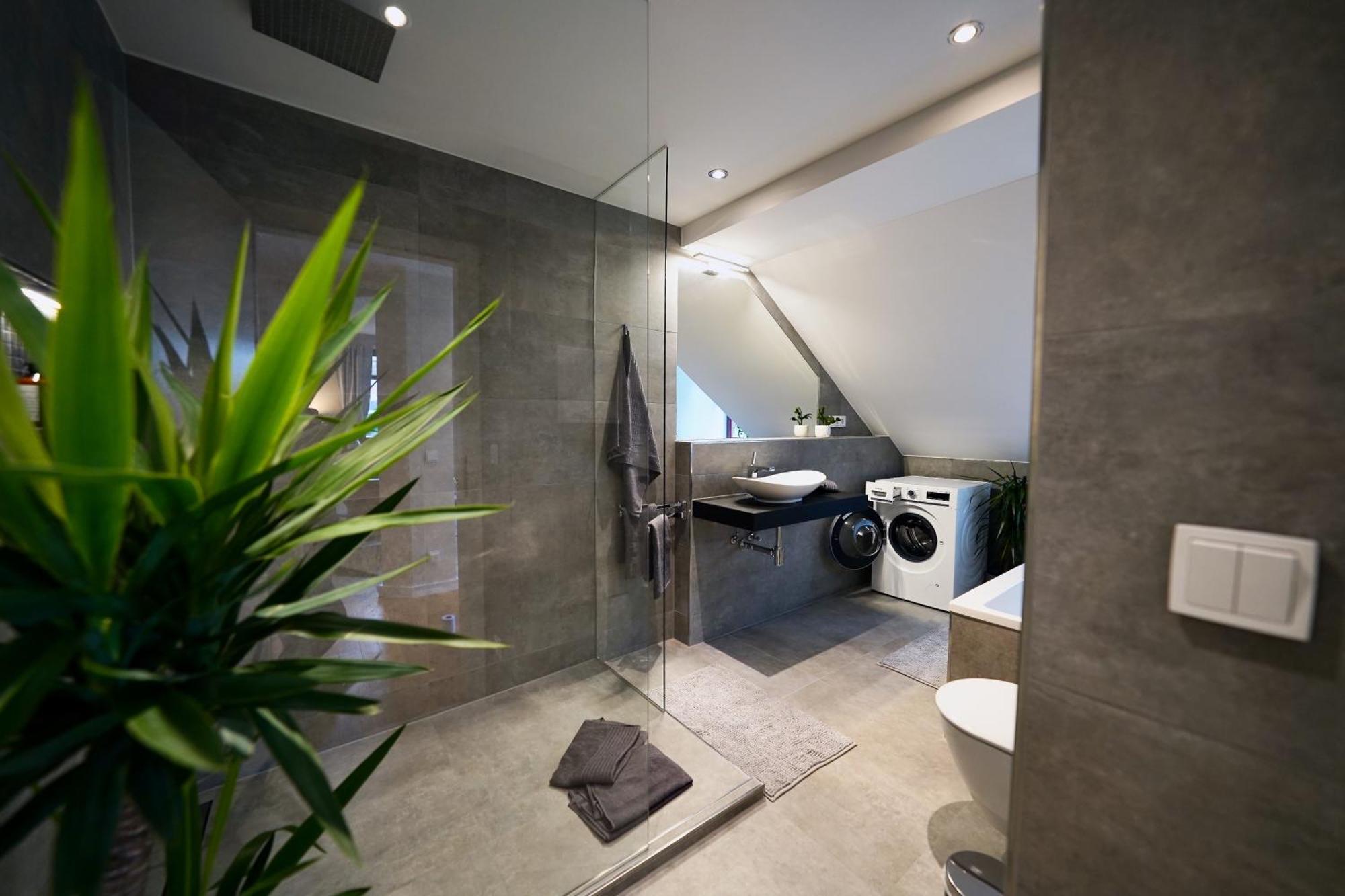 Edler Wohnraum Noble Stadtoase Mit Boxspringbett, Kaffeevollautomat & Parkplatz ซวิคเคา ภายนอก รูปภาพ