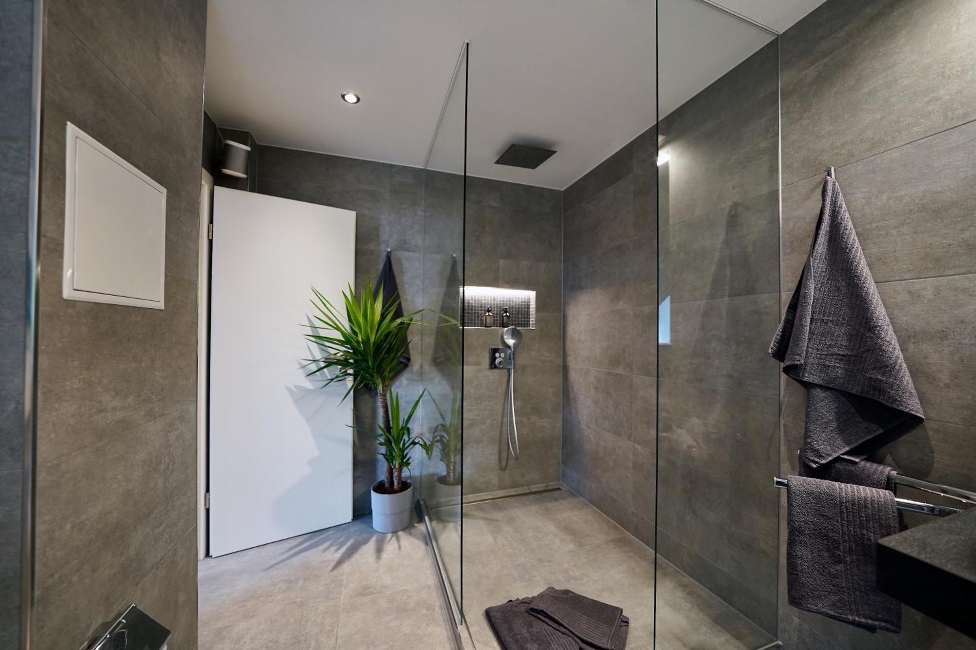 Edler Wohnraum Noble Stadtoase Mit Boxspringbett, Kaffeevollautomat & Parkplatz ซวิคเคา ภายนอก รูปภาพ