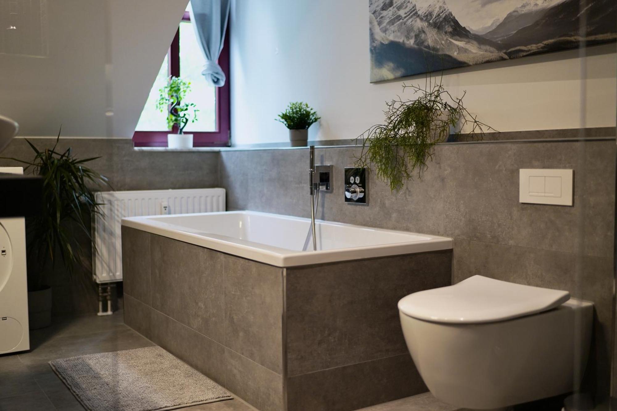 Edler Wohnraum Noble Stadtoase Mit Boxspringbett, Kaffeevollautomat & Parkplatz ซวิคเคา ภายนอก รูปภาพ