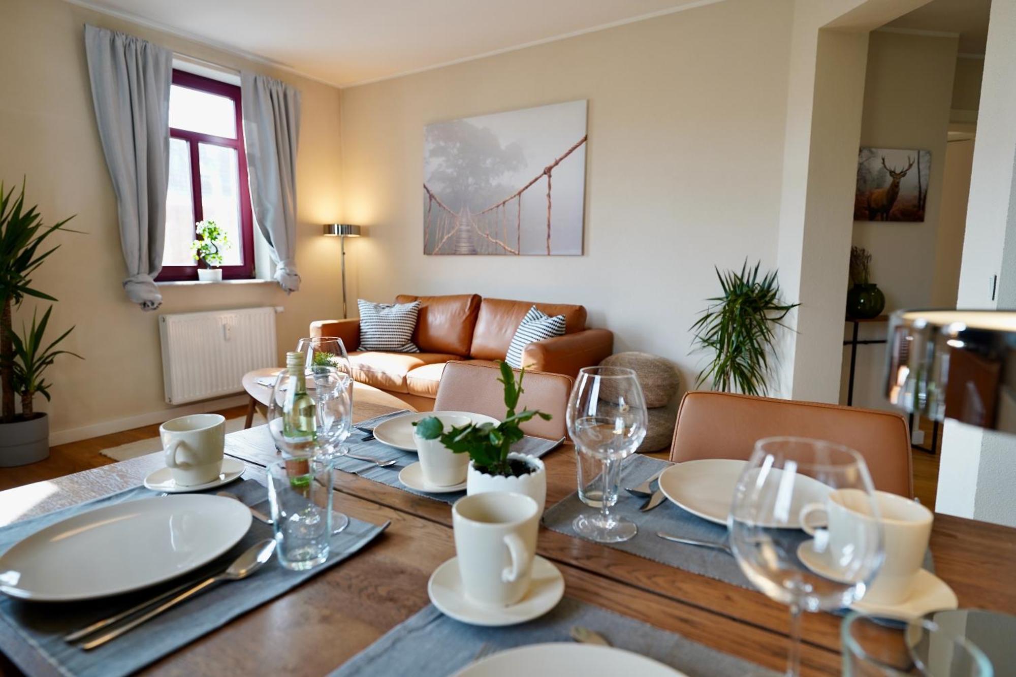 Edler Wohnraum Noble Stadtoase Mit Boxspringbett, Kaffeevollautomat & Parkplatz ซวิคเคา ภายนอก รูปภาพ